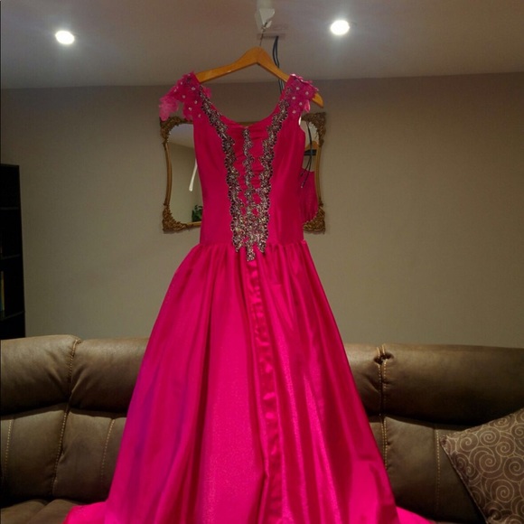 Beautiful magenta dress - Picture 2 of 5